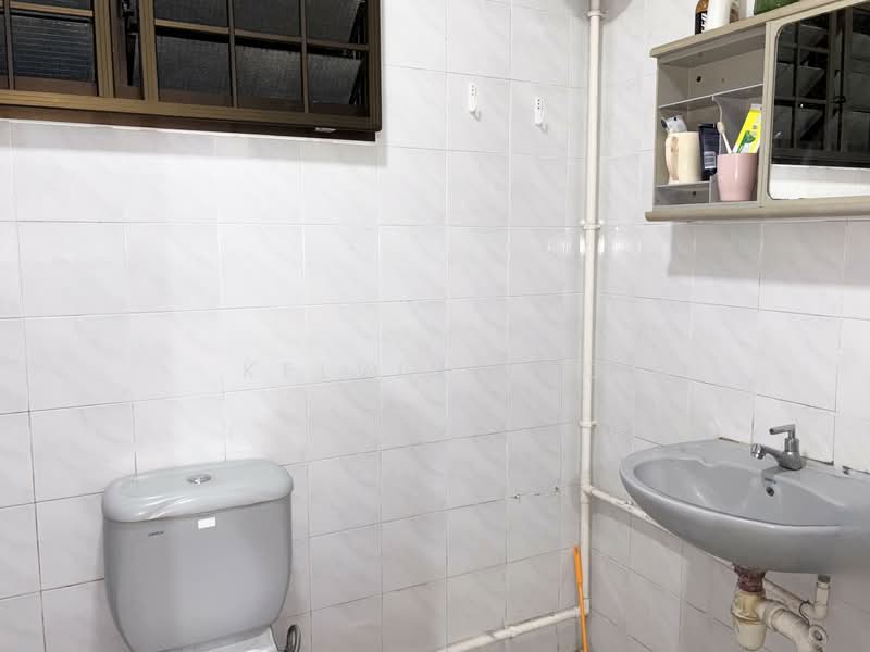 715 Woodlands Drive 70, 715 Woodlands Drive 70, 3 Bedrooms, 1,087 sqft, HDB Flat For Sale, by Kelvin Neo, 500108424 - Bathroom - PropertyGuru.com.sg