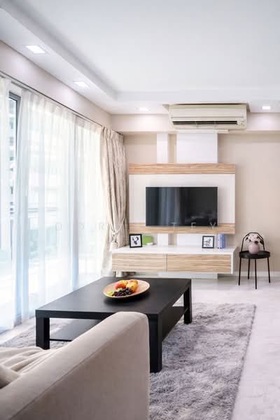 Suites at Orchard, 38 Handy Road, 1 Bedroom, 559 sqft, Condominium For Sale, by Doris Tey, 500108437 - Living Room - PropertyGuru.com.sg