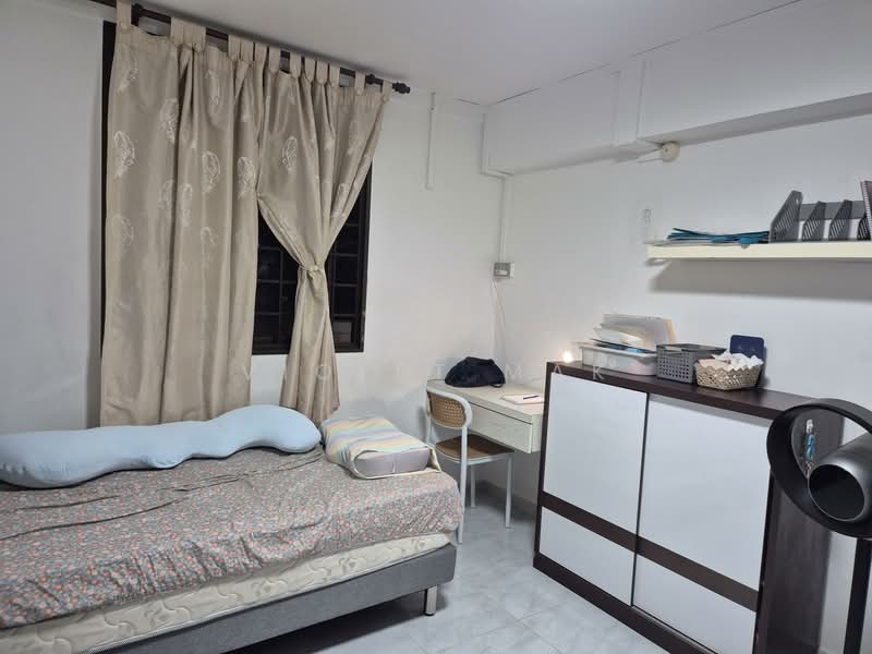 4 Lorong 7 Toa Payoh, 4 Lorong 7 Toa Payoh, 2 Bedrooms, 760 sqft, HDB Flat For Rent, by Violet Mak, 500108452 - Bedroom - PropertyGuru.com.sg