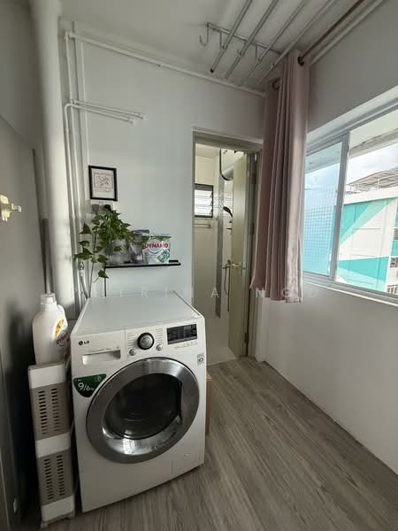 138 Bedok North Street 2, 138 Bedok North Street 2, 2 Bedrooms, 990 sqft, HDB Flat For Rent, by Petrina Ngo, 500108459 - Yard & entrance to common bathrm - PropertyGuru.com.sg