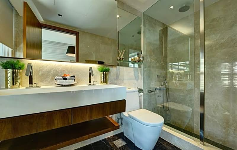 Cabana, 145A Sunrise Terrace, 5 Bedrooms, 3,046 sqft, Cluster House For Sale, by Matthew Chow Hsien Hua, 500108464 - Bathroom - PropertyGuru.com.sg