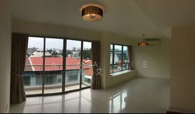 For Rent - Esta Ruby