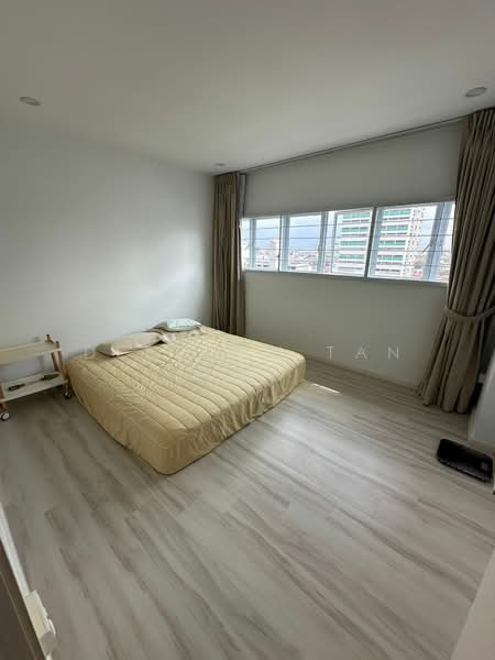 28 Marine Crescent, 28 Marine Crescent, 5 Bedrooms, 1,292 sqft, HDB Flat For Sale, by Deborah Tan 陈素玲, 500108469 - Bedroom - PropertyGuru.com.sg