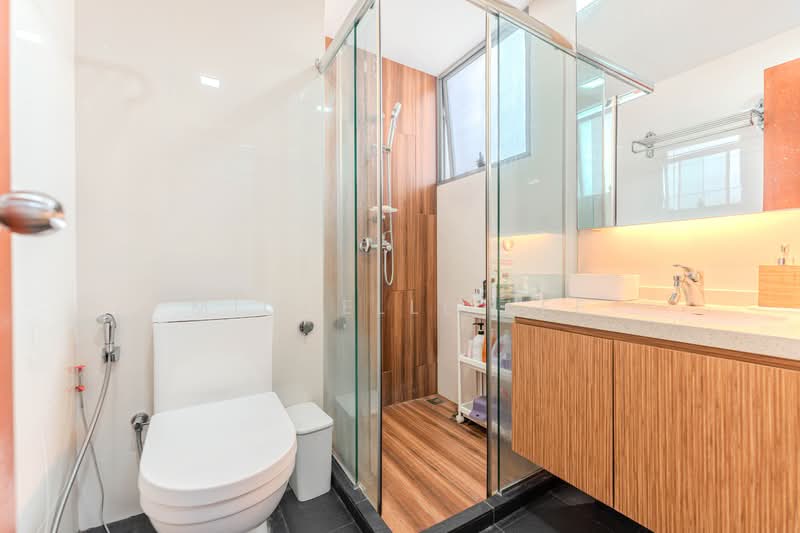 Central View, 52 Hougang Street 11, 2 Bedrooms, 980 sqft, Condominium For Sale, by Michelle Lee, 500108475 - Bathroom - PropertyGuru.com.sg