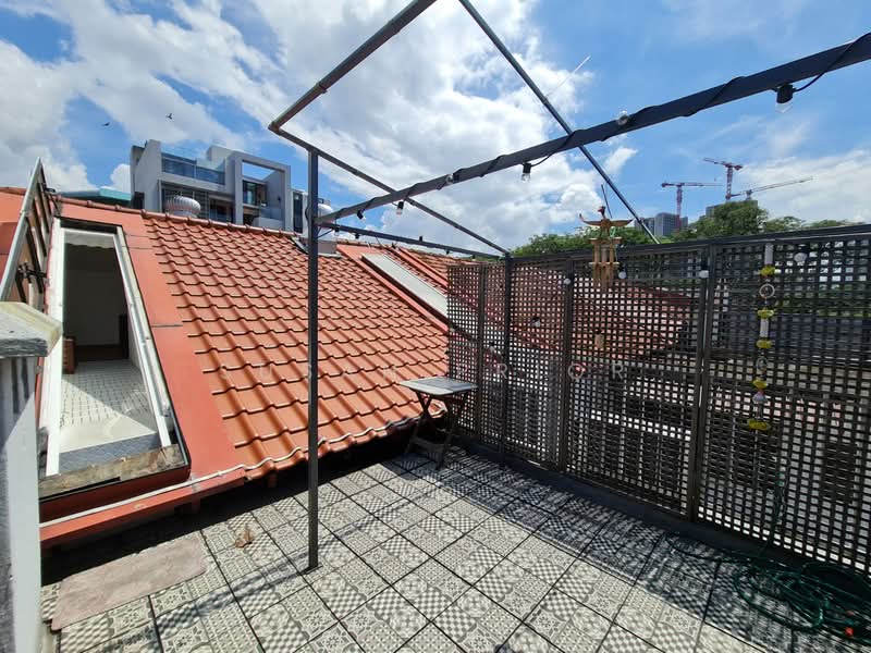 Loft Walkup @ Sing Ave, Nearby Sing Avenue, Farrer Road, 2 Bedrooms, 1,700 sqft, Walk-up Apartment For Rent, by Susan Prior, 500108482 - Roof - PropertyGuru.com.sg