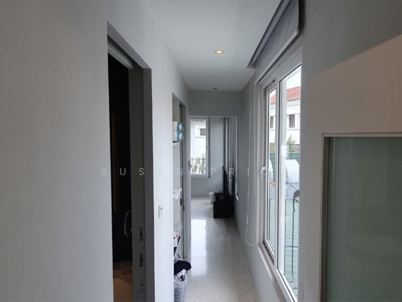 Hillcrest/ Greenwood/ Bukit Timah, Nearby Greenwood Avenue, 2 Bedrooms, 1,102 sqft, Walk-up Apartment For Sale, by Susan Prior, 500108489 - Corridor - PropertyGuru.com.sg