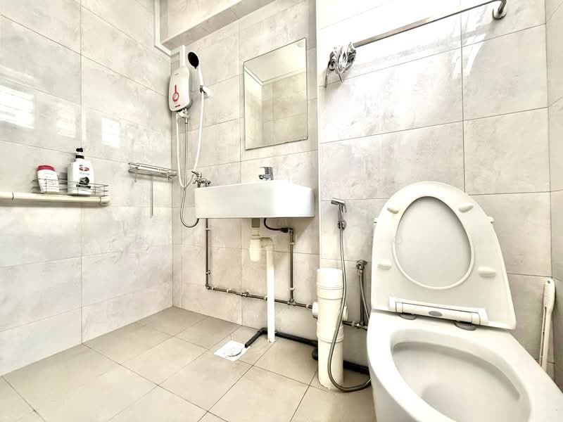 224 Simei Street 4, 224 Simei Street 4, 4 Bedrooms, 1,313 sqft, HDB Flat For Sale, by Kenneth Yeo, 500108493 - Bathroom - PropertyGuru.com.sg