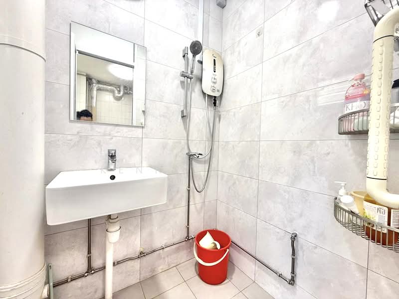 224 Simei Street 4, 224 Simei Street 4, 4 Bedrooms, 1,313 sqft, HDB Flat For Sale, by Kenneth Yeo, 500108493 - Bathroom - PropertyGuru.com.sg