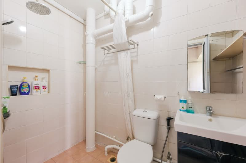 757 Woodlands Avenue 4, 757 Woodlands Avenue 4, 3 Bedrooms, 1,109 sqft, HDB Flat For Sale, by Kua WanTing, 500108539 - Bathroom - PropertyGuru.com.sg