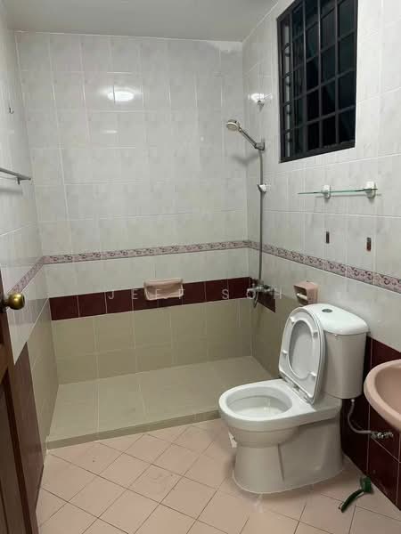 Eng Apartments, 25 Lorong 25A Geylang, Room Rental, 180 sqft, Apartment For Rent, by Jeff Soh, 500108548 - Bathroom - PropertyGuru.com.sg