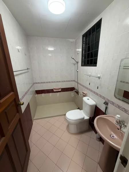 Eng Apartments, 25 Lorong 25A Geylang, Room Rental, 180 sqft, Apartment For Rent, by Jeff Soh, 500108548 - Bathroom - PropertyGuru.com.sg