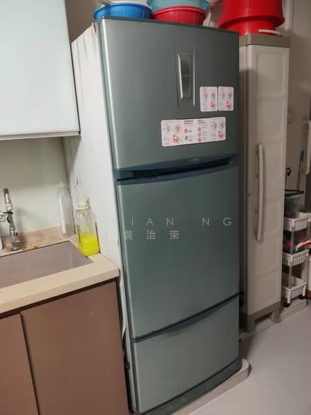 420 Bedok North Street 1, 420 Bedok North Street 1, Room Rental, 200 sqft, HDB Flat For Rent, by Adrian Ng 黄治荣, 500108549 - Kitchen - PropertyGuru.com.sg
