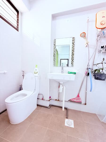 903 Jurong West Street 91, 903 Jurong West Street 91, 4 Bedrooms, 1,313 sqft, HDB Flat For Sale, by James Yeo, 500108553 - Bathroom - PropertyGuru.com.sg