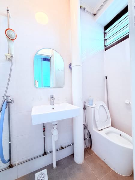 903 Jurong West Street 91, 903 Jurong West Street 91, 4 Bedrooms, 1,313 sqft, HDB Flat For Sale, by James Yeo, 500108553 - Bathroom - PropertyGuru.com.sg