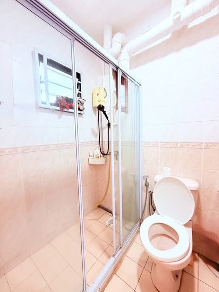 275D Jurong West Street 25, 275D Jurong West Street 25, 4 Bedrooms, 1,195 sqft, HDB Flat For Sale, by James Yeo, 500108559 - Bathroom - PropertyGuru.com.sg