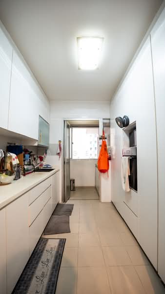 810A Choa Chu Kang Avenue 7, 810A Choa Chu Kang Avenue 7, 3 Bedrooms, 1,216 sqft, HDB Flat For Sale, by Angela Lau, 500108560 - Kitchen - PropertyGuru.com.sg