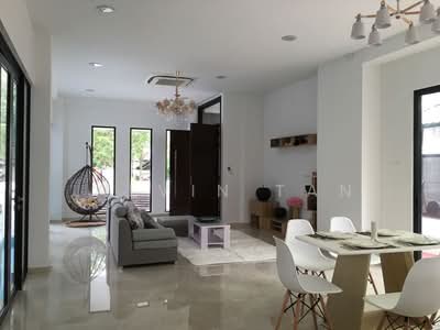 For Rent - 3 Storey semi d with lift and pool for rent