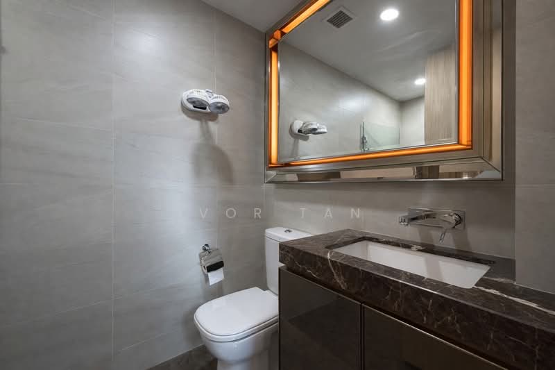 Stars of Kovan, 984 Upper Serangoon Road, 2 Bedrooms, 732 sqft, Condominium For Sale, by Ivor Tan, 500108570 - Common Bathroom - PropertyGuru.com.sg