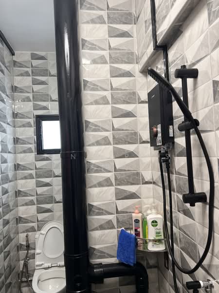 548 Jurong West Street 42, 548 Jurong West Street 42, Room Rental, 150 sqft, HDB Flat For Rent, by Tan Carlos 陈卡洛, 500108578 - Bathroom - PropertyGuru.com.sg