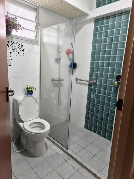 415C Fernvale Link, 415C Fernvale Link, 3 Bedrooms, 1,001 sqft, HDB Flat For Sale, by Evangeline Dua, 500108579 - Bathroom - PropertyGuru.com.sg