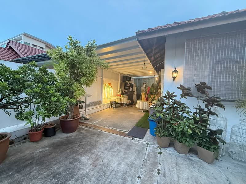 LOW PSF! BUNGALOW OFF FRANKEL, , 5 Bedrooms, 4,000 sqft, Bungalow House For Sale, by Andrea Boo, 500108584 - Exterior - PropertyGuru.com.sg