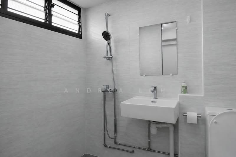 241 Bishan Street 22, 241 Bishan Street 22, 3 Bedrooms, 1,130 sqft, HDB Flat For Sale, by Andrea Loh, 500108600 - Bathroom - PropertyGuru.com.sg