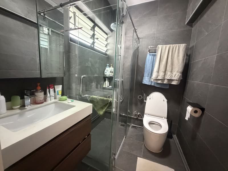 121 Mcnair Road, 121 Mcnair Road, 3 Bedrooms, 1,119 sqft, HDB Flat For Sale, by Allyson Ong, 500108616 - Bathroom - PropertyGuru.com.sg
