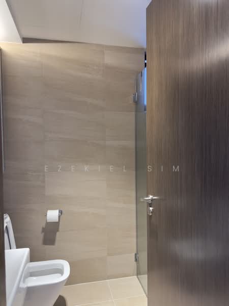 Grandeur Park Residences, 1 Bedok South Avenue 3, 3 Bedrooms, 893 sqft, Condominium For Rent, by Ezekiel Sim, 500108617 - Common Bathroom - PropertyGuru.com.sg