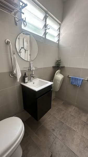 176 Bukit Batok West Avenue 8, 176 Bukit Batok West Avenue 8, 3 Bedrooms, 1,184 sqft, HDB Flat For Sale, by Doreen Heng, 500108636 - Bathroom - PropertyGuru.com.sg