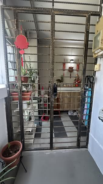 176 Bukit Batok West Avenue 8, 176 Bukit Batok West Avenue 8, 3 Bedrooms, 1,184 sqft, HDB Flat For Sale, by Doreen Heng, 500108636 - Balcony - PropertyGuru.com.sg