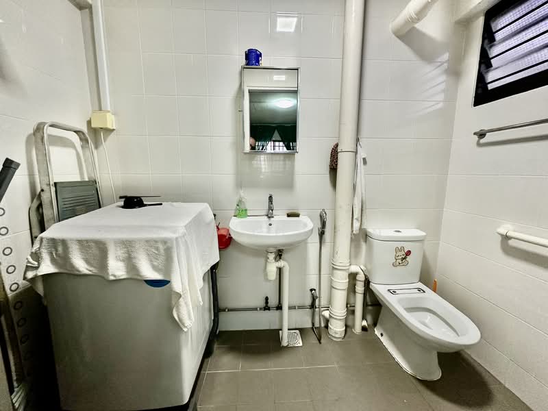 104 Jalan Rajah, 104 Jalan Rajah, 3 Bedrooms, 1,108 sqft, HDB Flat For Sale, by Gerald Tan, 500108654 - Master Bathroom - PropertyGuru.com.sg
