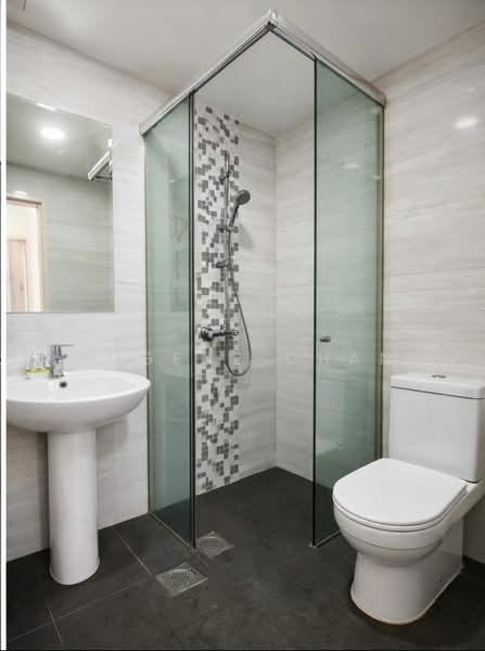 Clementi Park, 137 Sunset Way, 2 Bedrooms, 1,345 sqft, Condominium For Rent, by Eugene Chan, 500108655 - Bathroom - PropertyGuru.com.sg