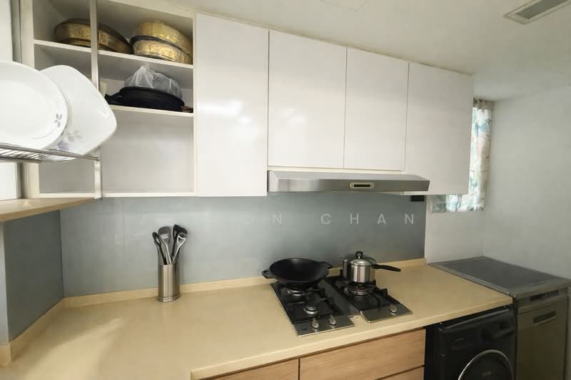 Seastrand, 1 Pasir Ris Link, 2 Bedrooms, 883 sqft, Condominium For Sale, by Jayson Chan, 500108662 - Kitchen - PropertyGuru.com.sg