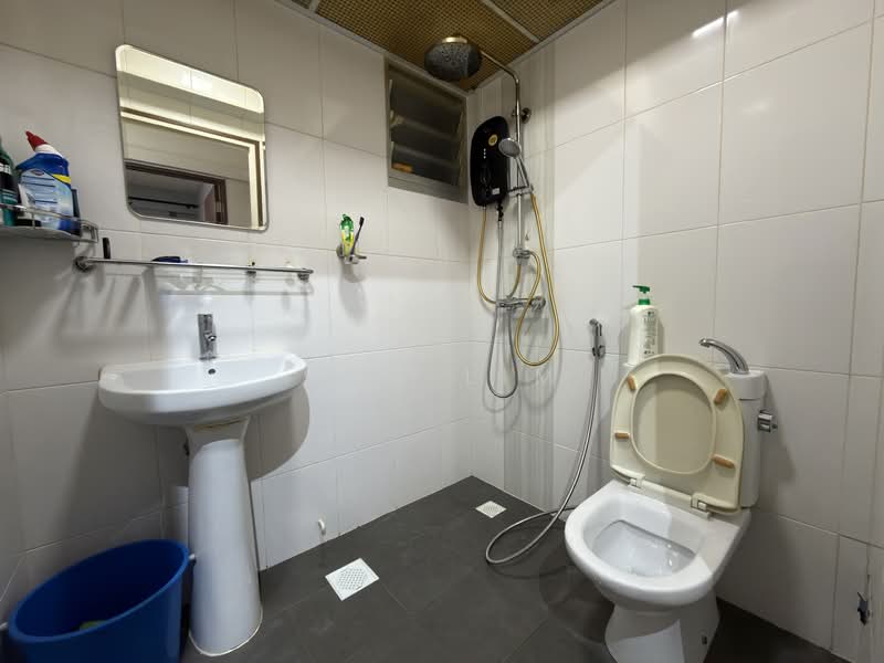 185B Marsiling Greenview, 185B Woodlands Street 13, 2 Bedrooms, 732 sqft, HDB Flat For Sale, by Sam Lim, 500108666 - Bathroom - PropertyGuru.com.sg