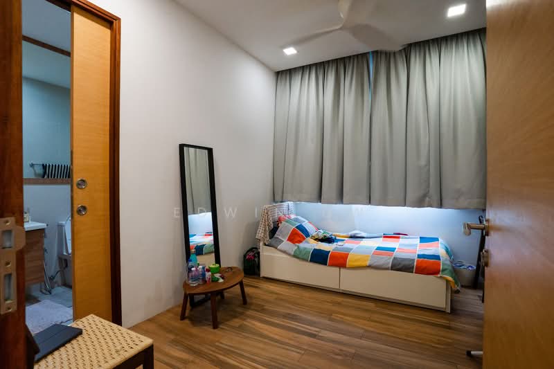 PRICED TO SELL ! RARE SEMI D KEMBANGAN MRT WIDE FRONTAGE FREEHOLD, JALAN KEMBANGAN / SELAMAT / SENYUM / LENGKONG TIGA, 4 Bedrooms, 3,500 sqft, Semi-Detached House For Sale, by Edwin Ow, 500108667 - Bedroom - PropertyGuru.com.sg