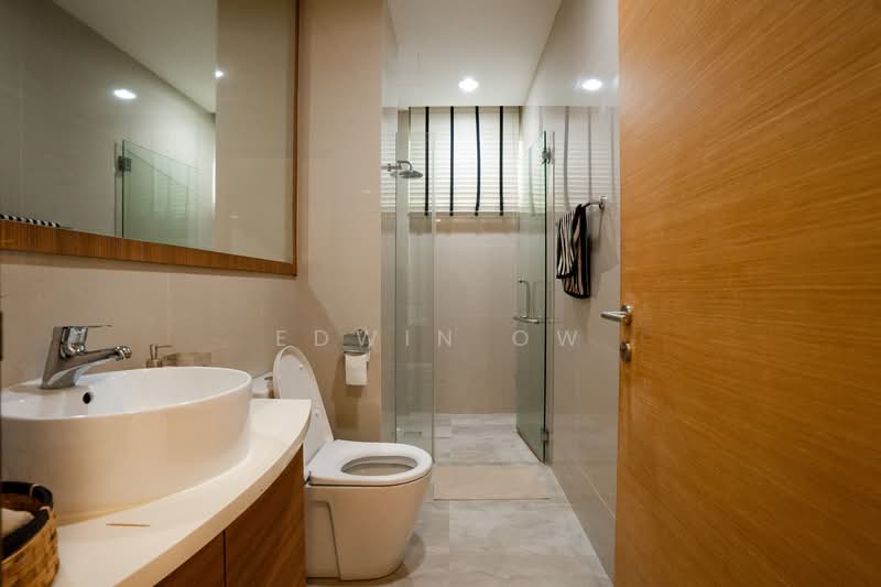 PRICED TO SELL ! RARE SEMI D KEMBANGAN MRT WIDE FRONTAGE FREEHOLD, JALAN KEMBANGAN / SELAMAT / SENYUM / LENGKONG TIGA, 4 Bedrooms, 3,500 sqft, Semi-Detached House For Sale, by Edwin Ow, 500108667 - Bathroom - PropertyGuru.com.sg