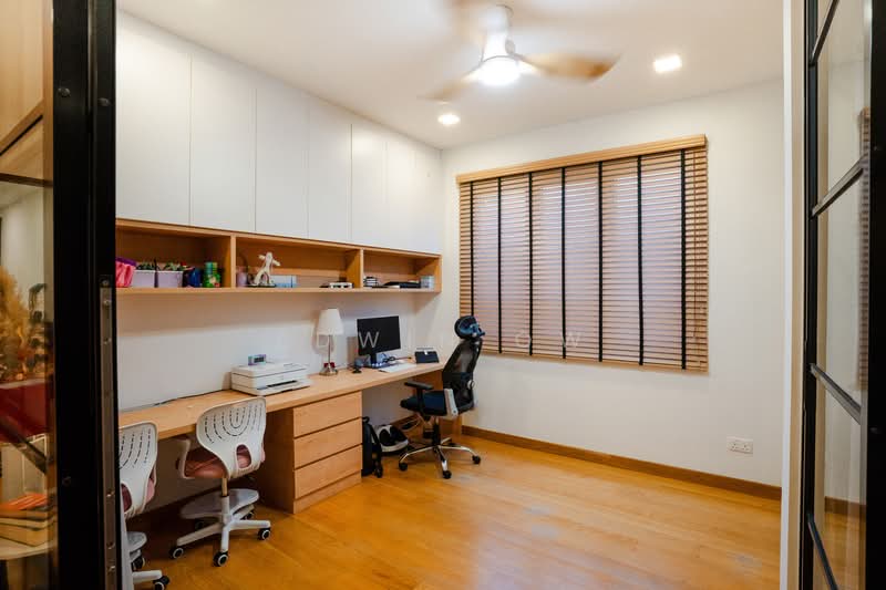 PRICED TO SELL ! RARE SEMI D KEMBANGAN MRT WIDE FRONTAGE FREEHOLD, JALAN KEMBANGAN / SELAMAT / SENYUM / LENGKONG TIGA, 4 Bedrooms, 3,500 sqft, Semi-Detached House For Sale, by Edwin Ow, 500108667 - Study - PropertyGuru.com.sg