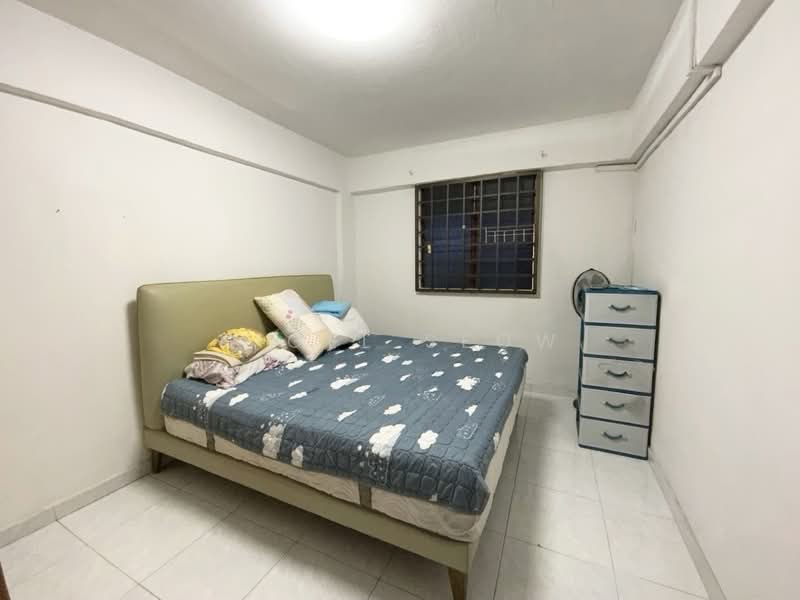 334 Clementi Avenue 2, 334 Clementi Avenue 2, 2 Bedrooms, 721 sqft, HDB Flat For Sale, by Nigel Seow, 500108673 - Bedroom - PropertyGuru.com.sg