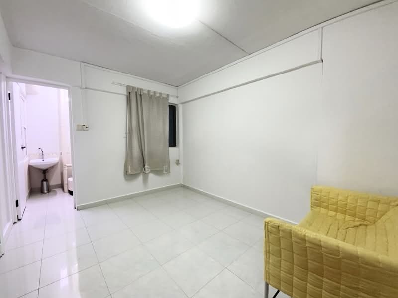 334 Clementi Avenue 2, 334 Clementi Avenue 2, 2 Bedrooms, 721 sqft, HDB Flat For Sale, by Nigel Seow, 500108673 - Bathroom - PropertyGuru.com.sg