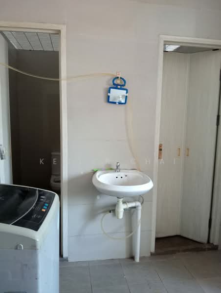 216 choa chu kang ave 1, , 4 Bedrooms, 1,300 sqft, Walk-up Apartment For Rent, by Keslyn Chai, 500108676 - Bathroom - PropertyGuru.com.sg