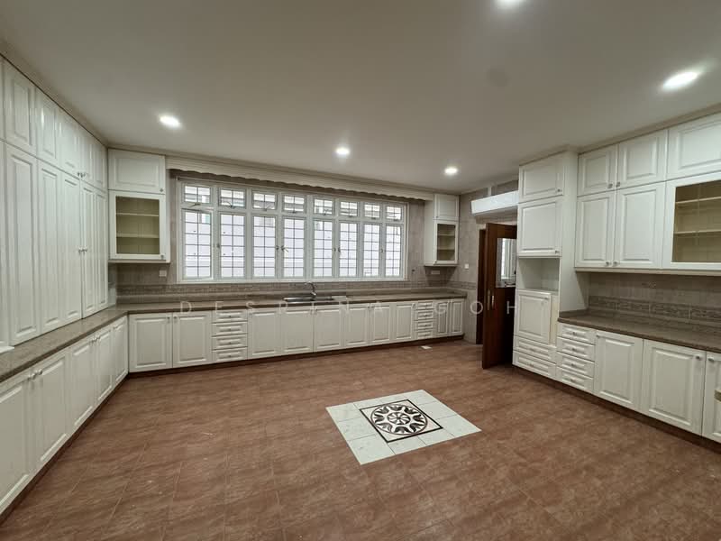 Wimborne Road Bungalow | 2-Storey + Basement | Mountbatten Estate, , 8 Bedrooms, 10,462 sqft, Bungalow House For Sale, by Desrina Goh, 500108678 - Kitchen - PropertyGuru.com.sg