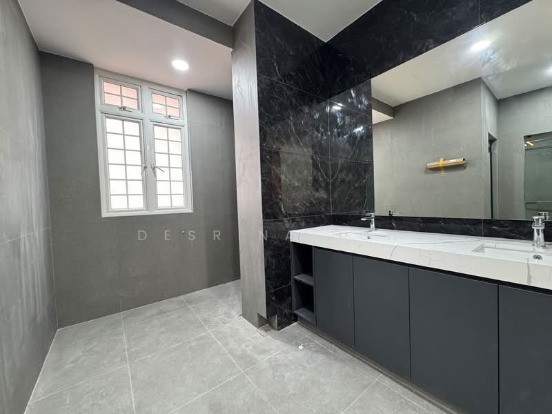 Wimborne Road Bungalow | 2-Storey + Basement | Mountbatten Estate, , 8 Bedrooms, 10,462 sqft, Bungalow House For Sale, by Desrina Goh, 500108678 - Bathroom - PropertyGuru.com.sg