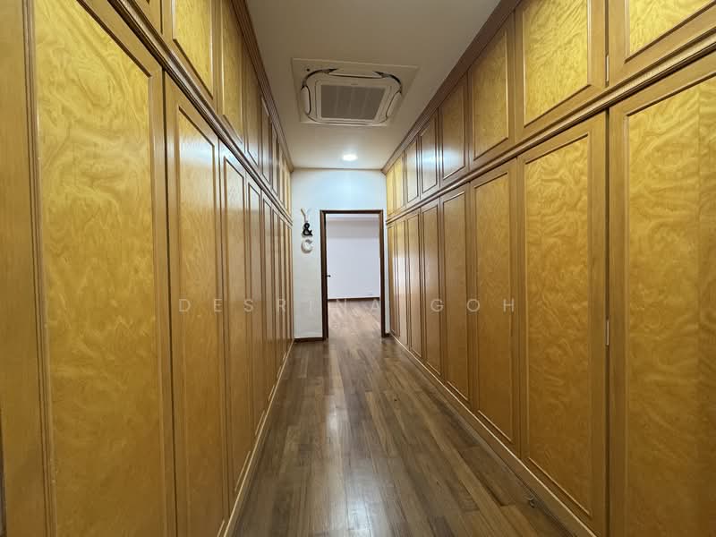 Wimborne Road Bungalow | 2-Storey + Basement | Mountbatten Estate, , 8 Bedrooms, 10,462 sqft, Bungalow House For Sale, by Desrina Goh, 500108678 - Corridor - PropertyGuru.com.sg