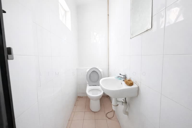 723 North Bridge Rd 2nd Storey Shophouse | Arab St | Haji Lane | Kampong Glam, , 1,501 sqft, Shop / Shophouse For Rent, by Lim Sheng Loo, 500108685 - Bathroom - CommercialGuru.com.sg