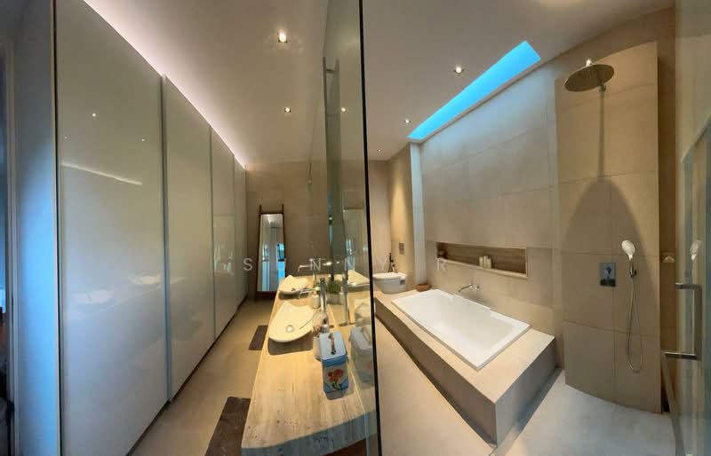 Toh estate, , 6 Bedrooms, 6,997 sqft, Cluster House For Sale, by Sunny R, 500108694 - Bathroom - PropertyGuru.com.sg