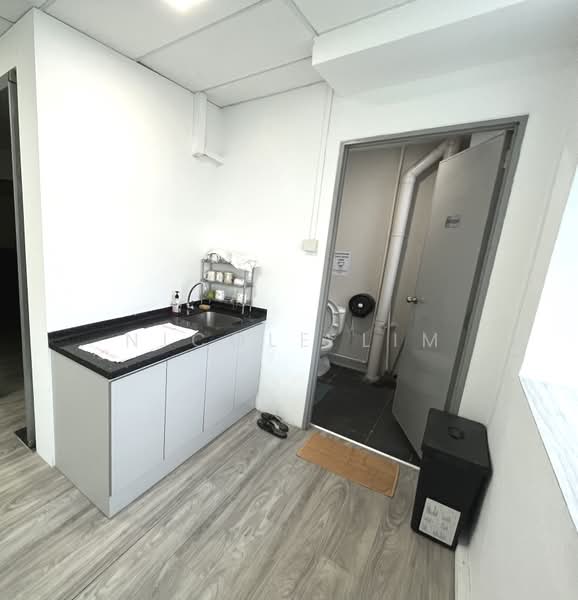 Vertex, 33 Ubi Avenue 3, 109 sqft, Office For Rent, by Nicole Lim, 500108702 - Bathroom - CommercialGuru.com.sg