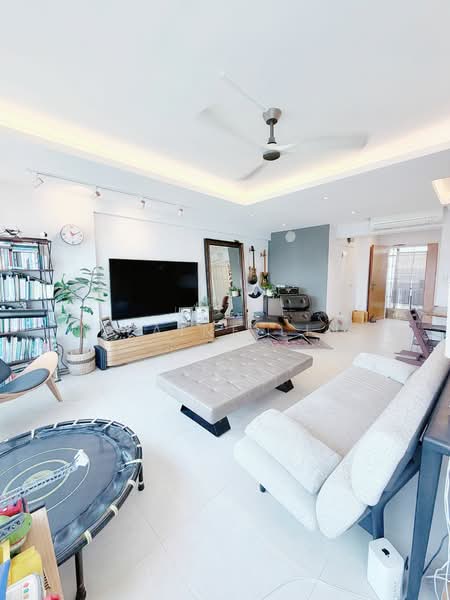 187A Fengshan GreenVille, 187A Bedok North Street 4, 3 Bedrooms, 1,216 sqft, HDB Flat For Sale, by Elaine Lin, 500108705 - Living Room - PropertyGuru.com.sg