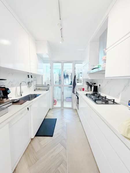 187A Fengshan GreenVille, 187A Bedok North Street 4, 3 Bedrooms, 1,216 sqft, HDB Flat For Sale, by Elaine Lin, 500108705 - Kitchen - PropertyGuru.com.sg