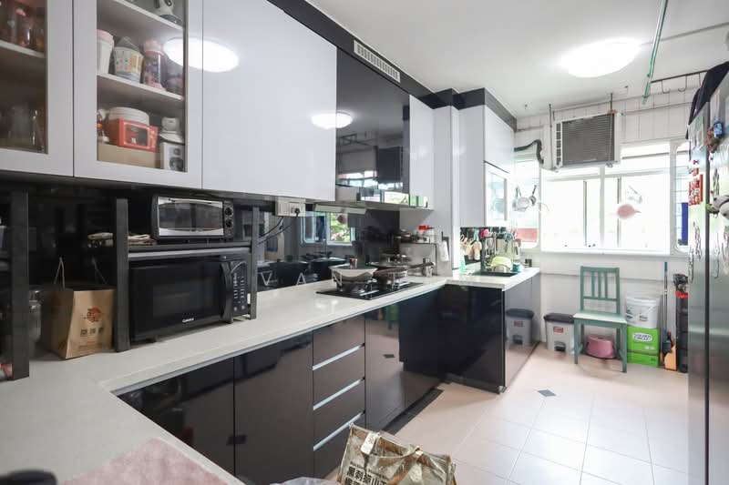 607 Ang Mo Kio Avenue 4, 607 Ang Mo Kio Avenue 4, 3 Bedrooms, 1,001 sqft, HDB Flat For Sale, by Ivan Lam, 500108710 - Kitchen - PropertyGuru.com.sg