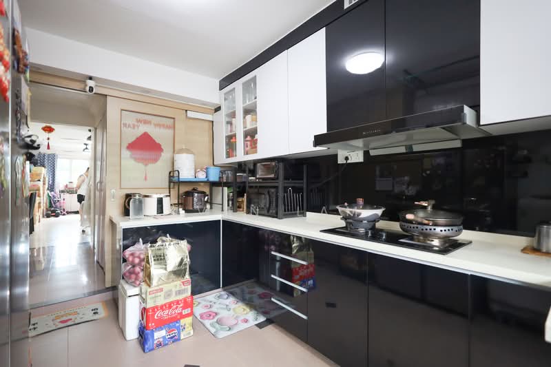 607 Ang Mo Kio Avenue 4, 607 Ang Mo Kio Avenue 4, 3 Bedrooms, 1,001 sqft, HDB Flat For Sale, by Ivan Lam, 500108710 - Kitchen - PropertyGuru.com.sg